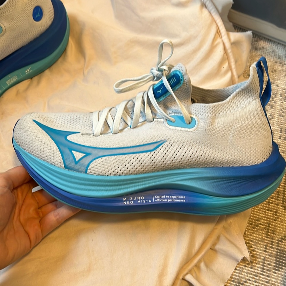 Mizuno Neo Vista